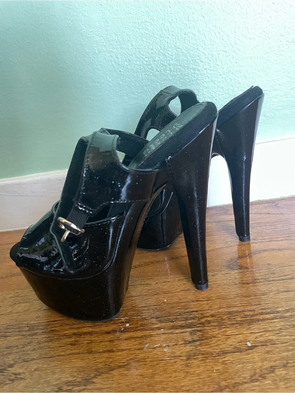 Hella Heels 6